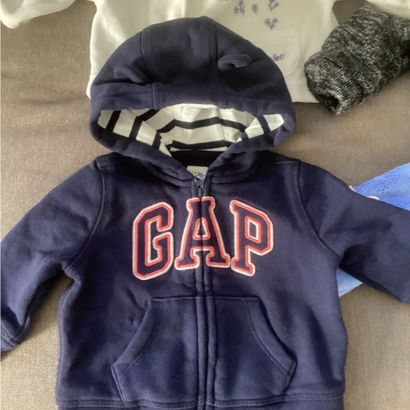Bundle baby sweatshirts tops GAP CARTERS KOLOA BABY 3 to 6 months sizes - Picture 4 of 9
